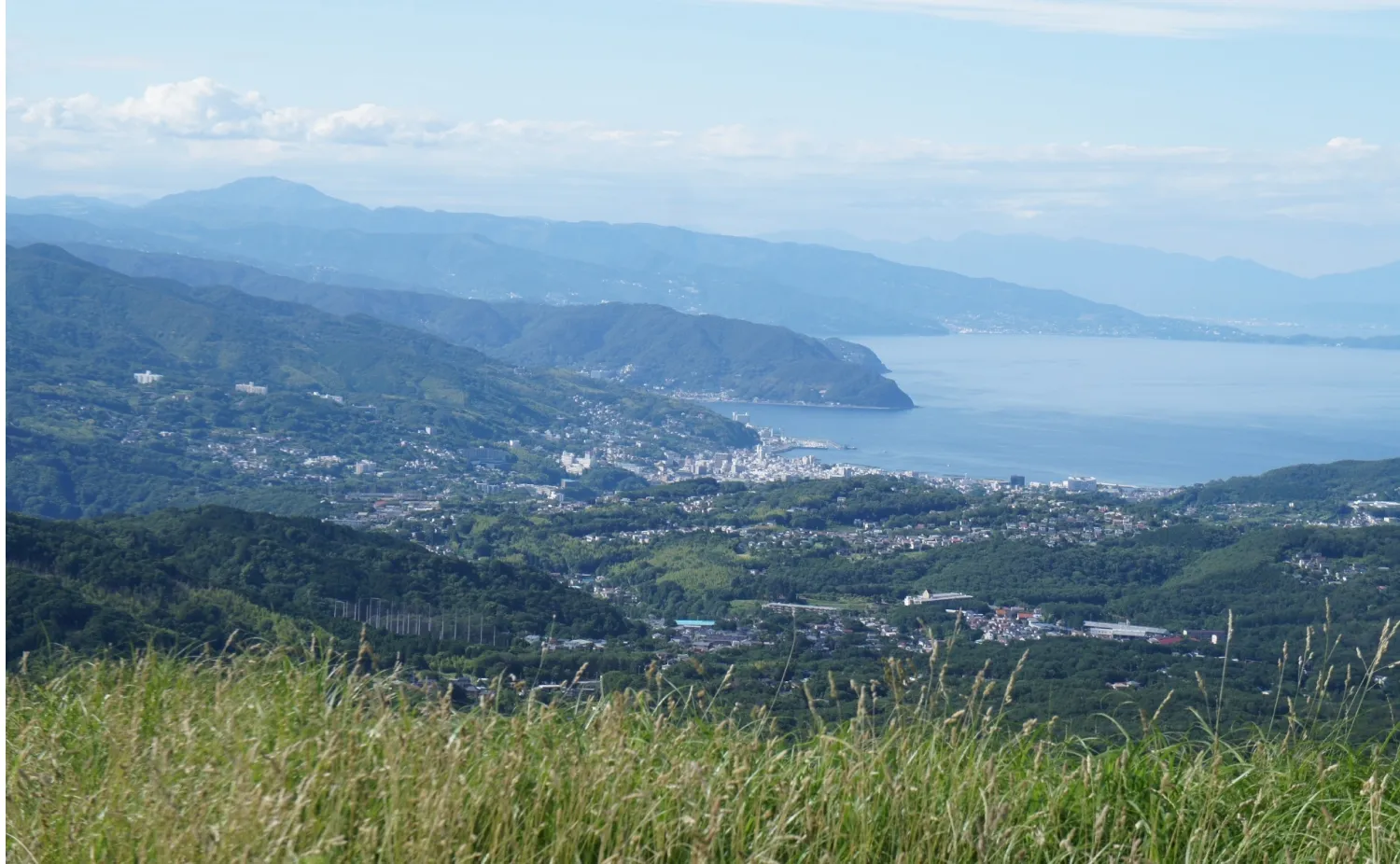 大室山山頂から望む富士山と伊豆七島の絶景