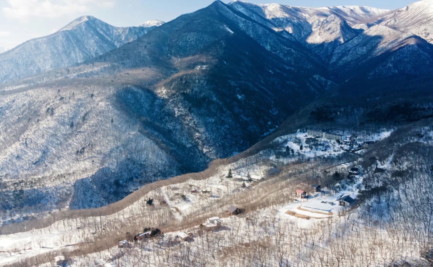 雪をまとった那須連山