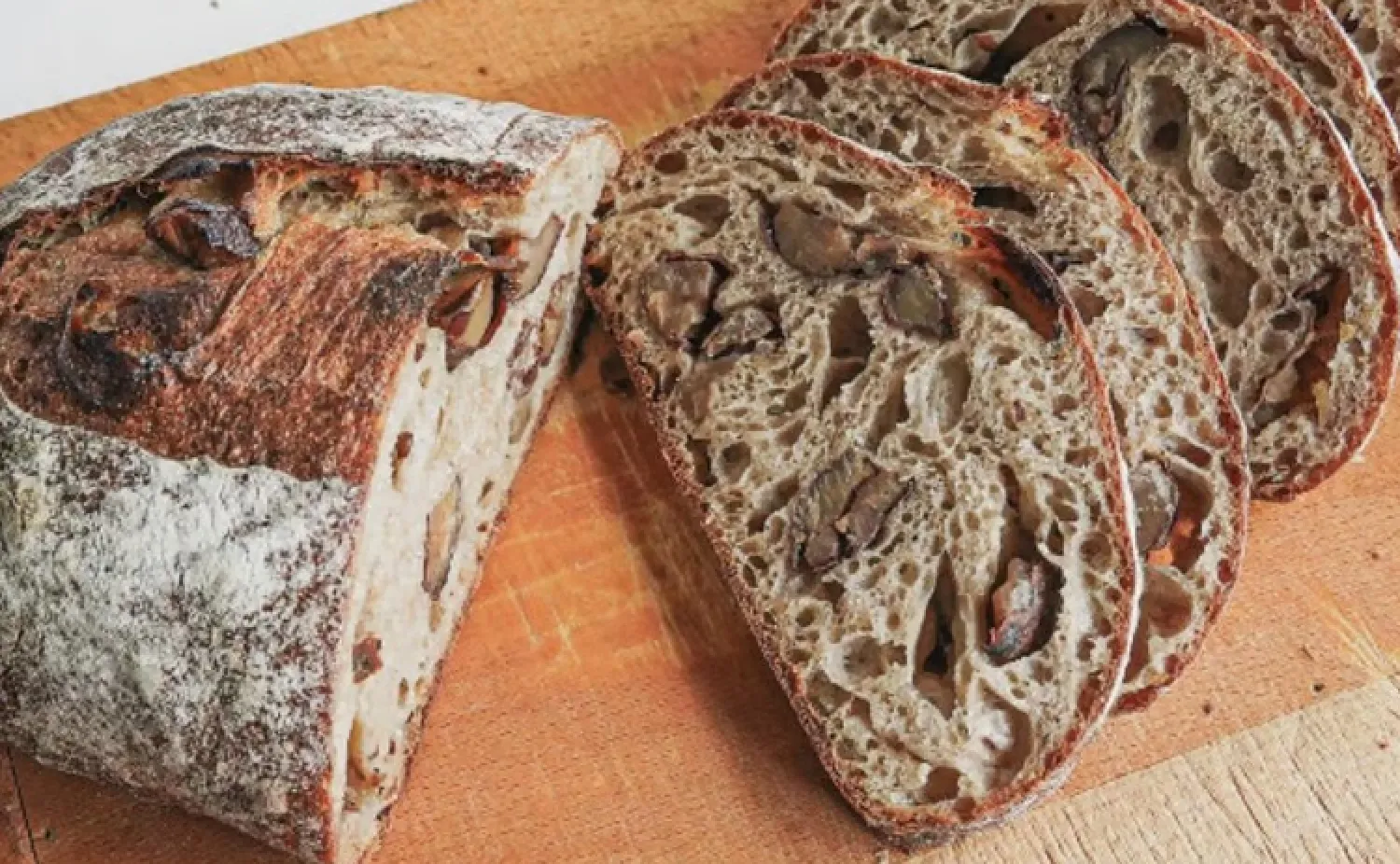 自家培養酵母の香り広がるKANEL BREADの職人パン